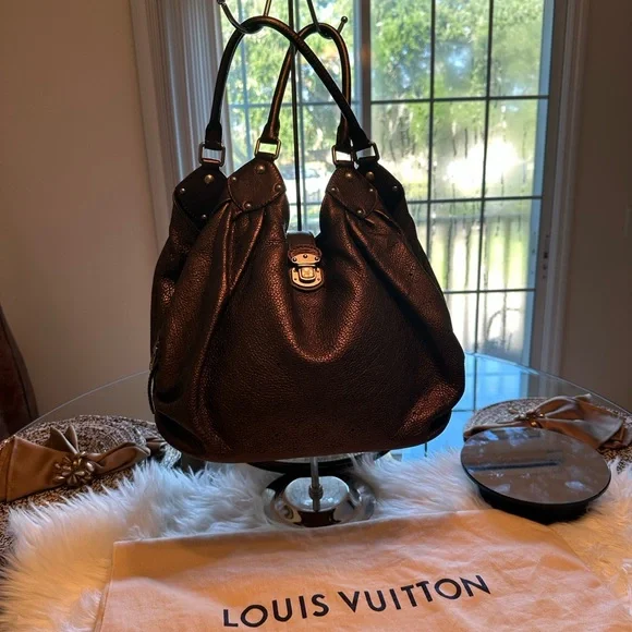 Extra Large Louis Vuitton Mahina bronze Leather Shoulder Bag - Picture 2 of 16